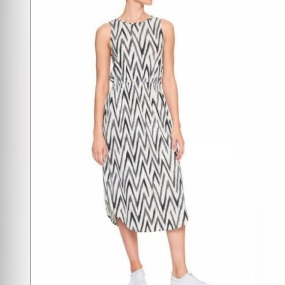 Banana Republic Black and White Sleeveless V-Neck Sundress - Picture 1 of 4